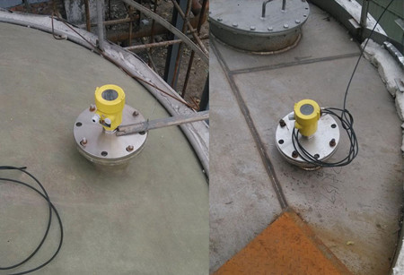 Sensor de nivel por radar en un tanque