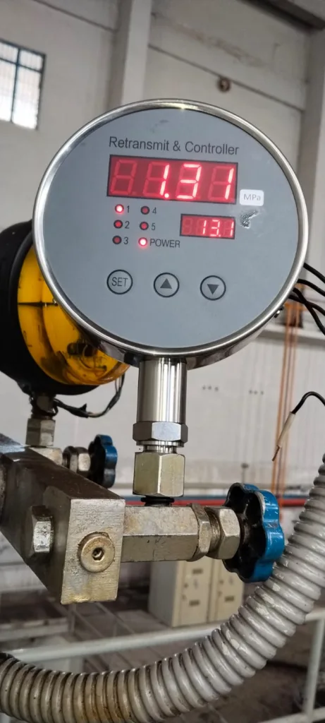 KPC104 pressure controller for a combined gas and liquid pressure test bench, Pakistan