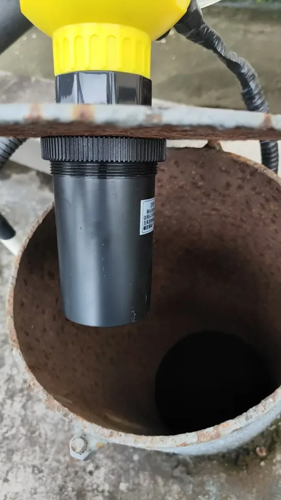 KUM-A ultrasonic level sensor installed on the tank, China 